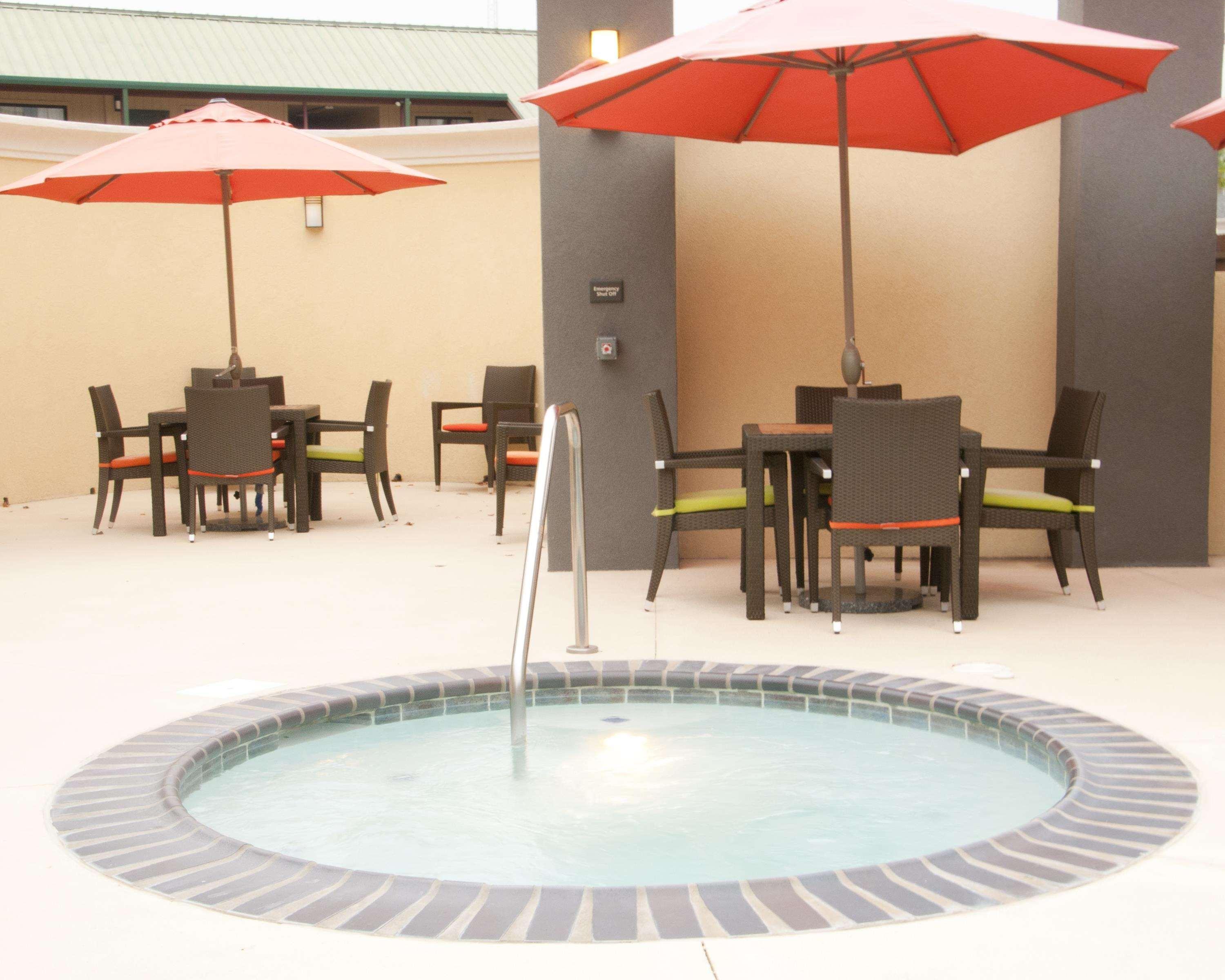 Hampton Inn By Hilton Leesville Fort Johnson Екстериор снимка