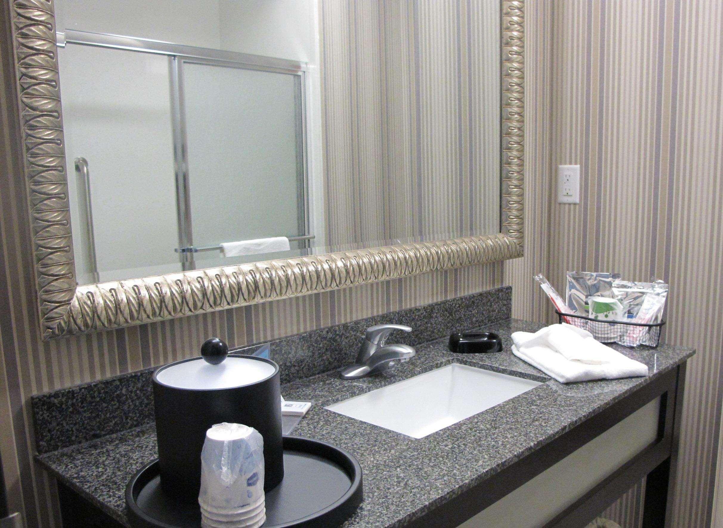 Hampton Inn By Hilton Leesville Fort Johnson Екстериор снимка
