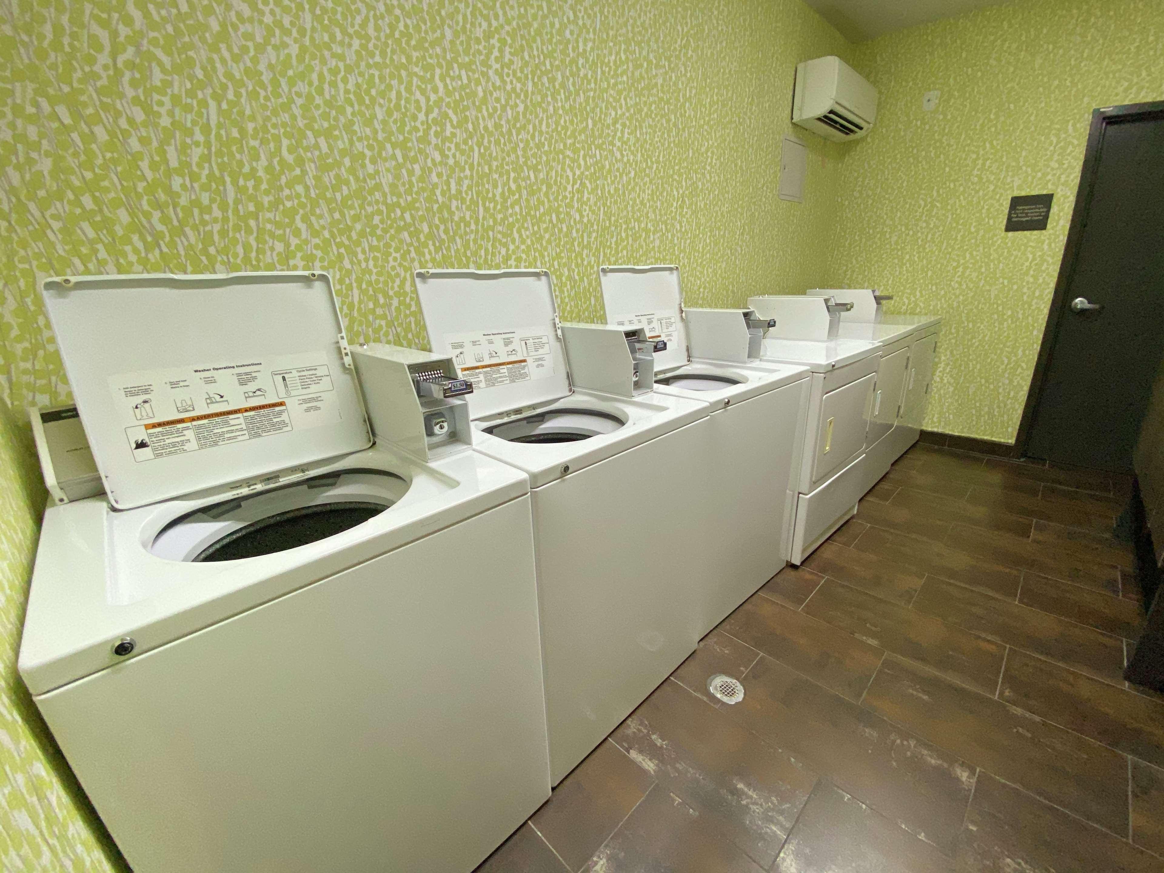 Hampton Inn By Hilton Leesville Fort Johnson Екстериор снимка