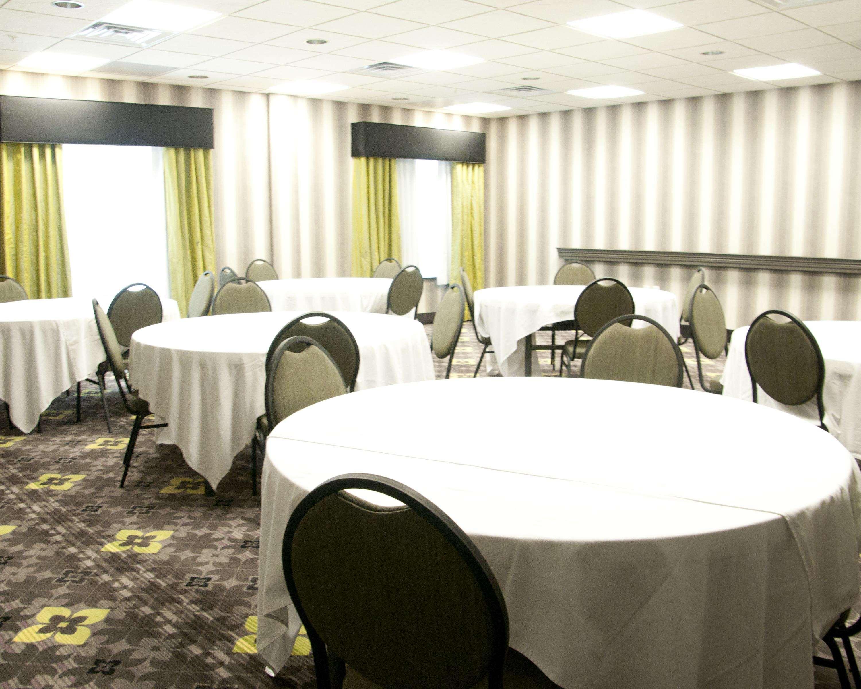 Hampton Inn By Hilton Leesville Fort Johnson Екстериор снимка