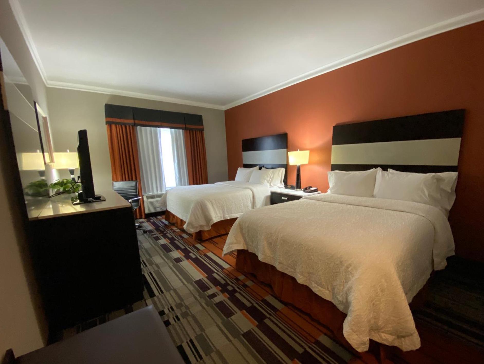 Hampton Inn By Hilton Leesville Fort Johnson Екстериор снимка
