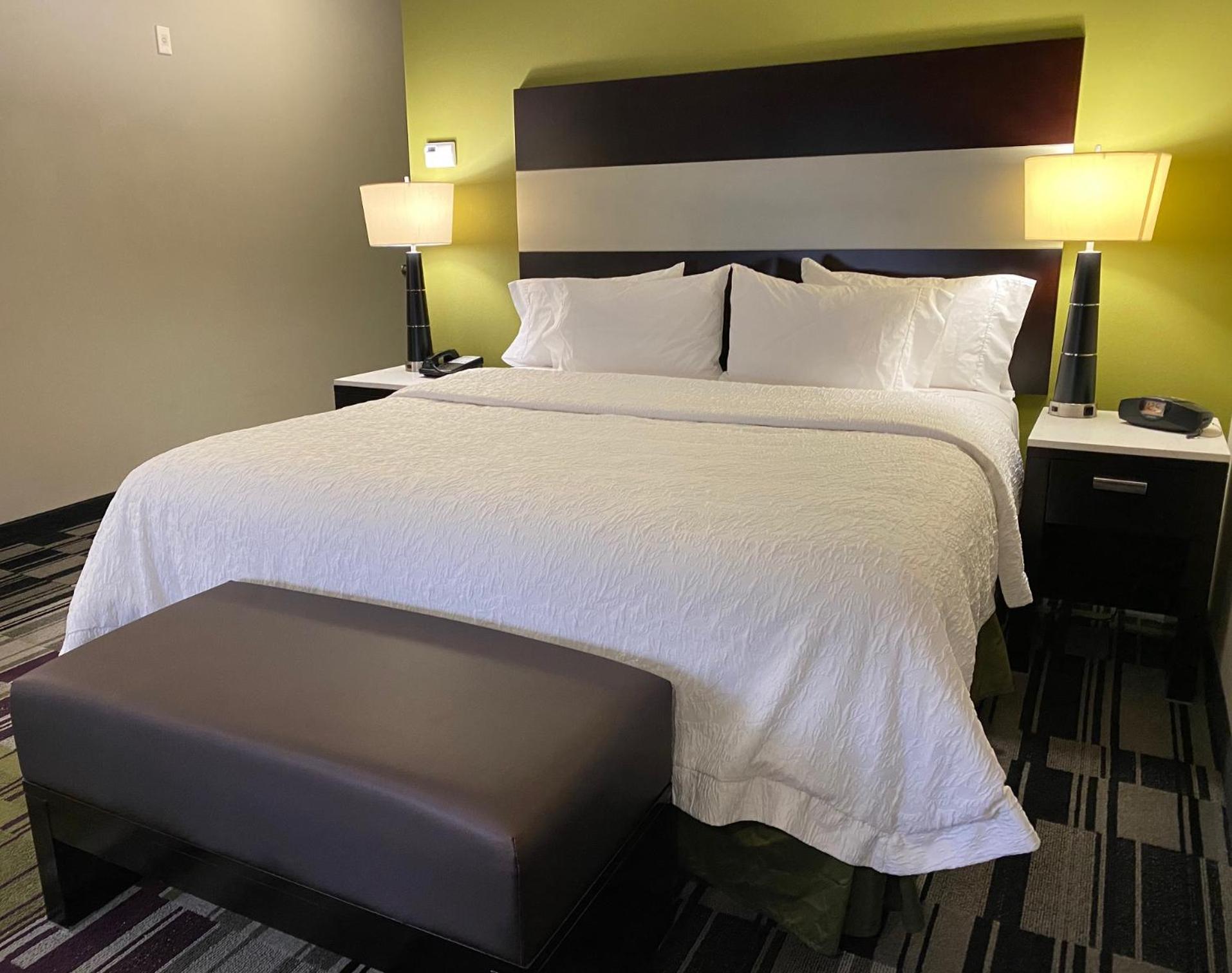 Hampton Inn By Hilton Leesville Fort Johnson Екстериор снимка