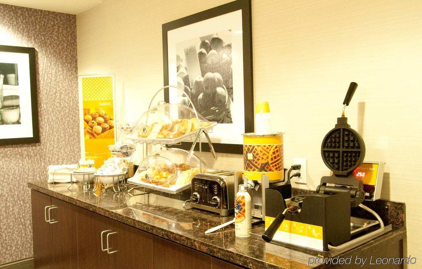 Hampton Inn By Hilton Leesville Fort Johnson Екстериор снимка