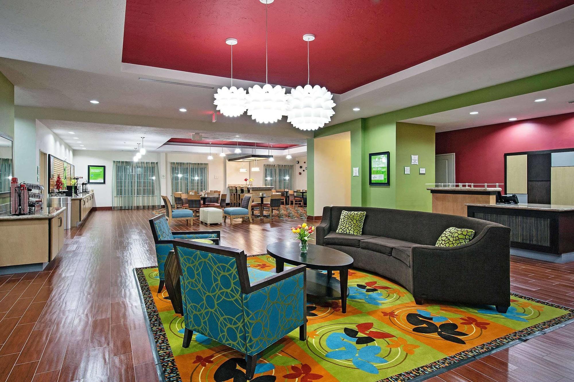 Hampton Inn By Hilton Leesville Fort Johnson Екстериор снимка