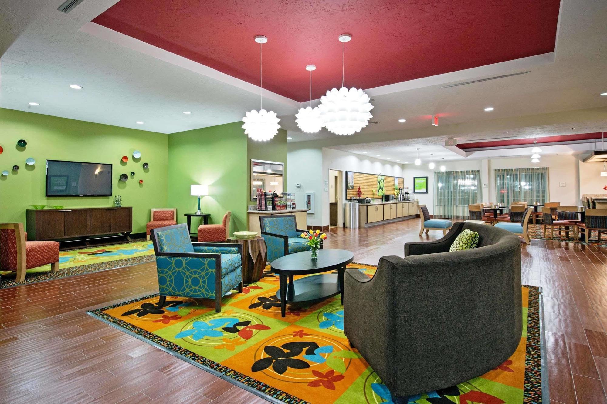 Hampton Inn By Hilton Leesville Fort Johnson Екстериор снимка