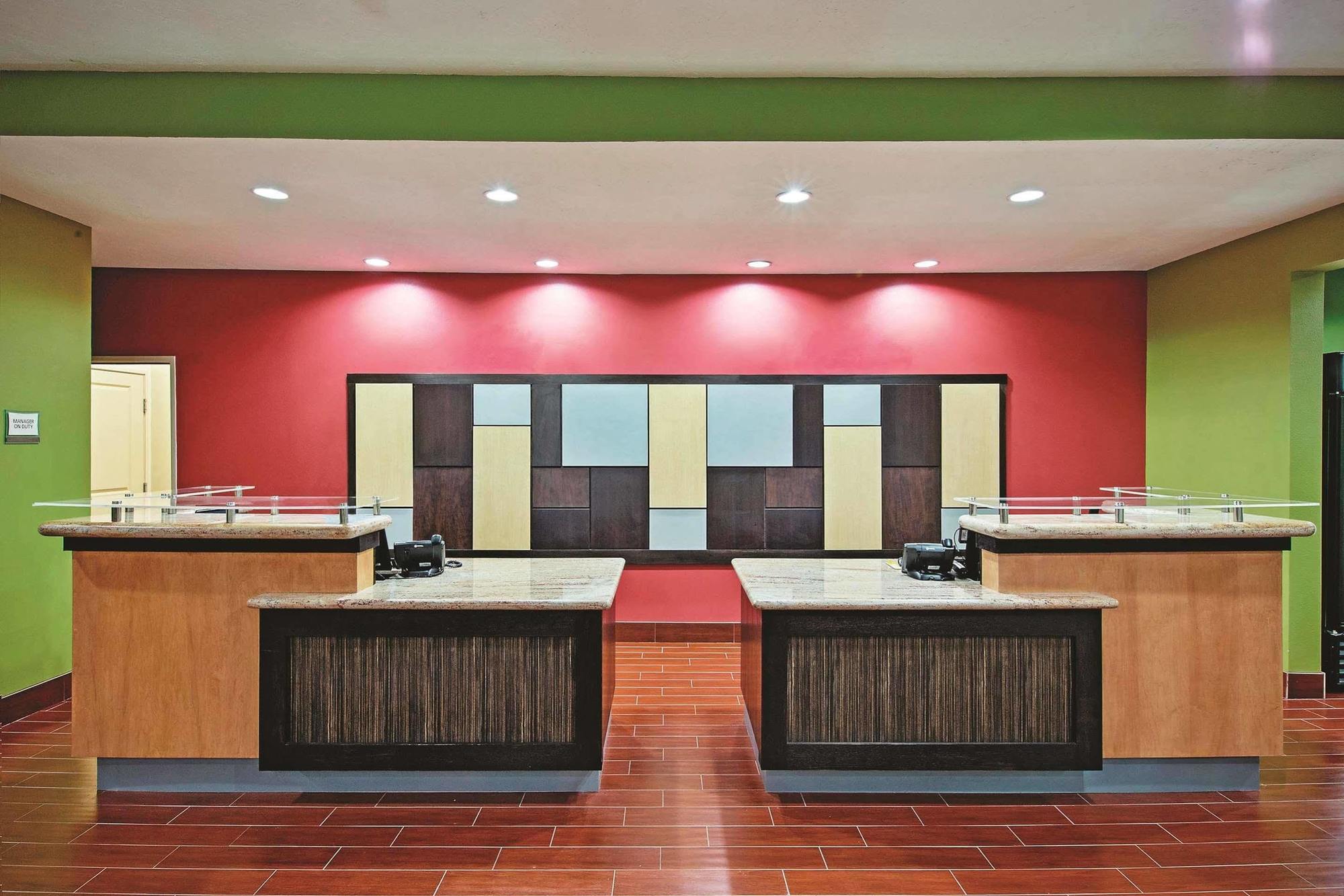 Hampton Inn By Hilton Leesville Fort Johnson Екстериор снимка
